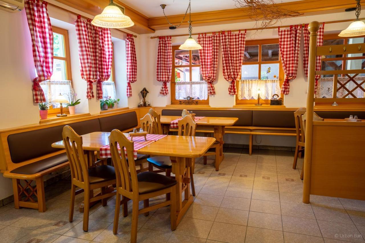 Gostilna Logar Hotel Hotemaze Exterior photo