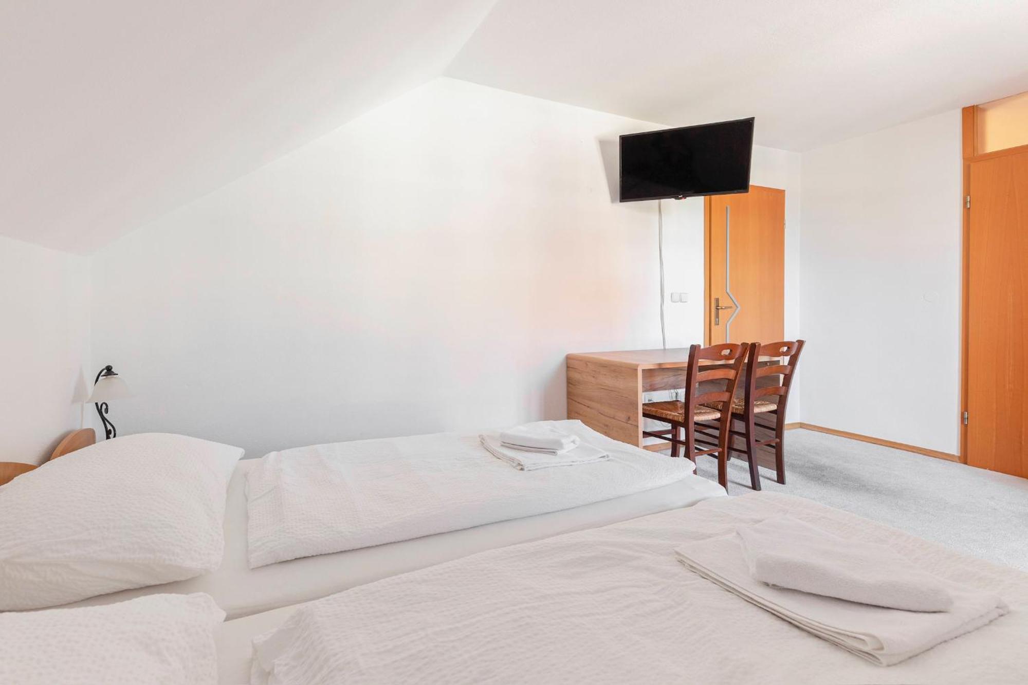 Gostilna Logar Hotel Hotemaze Exterior photo
